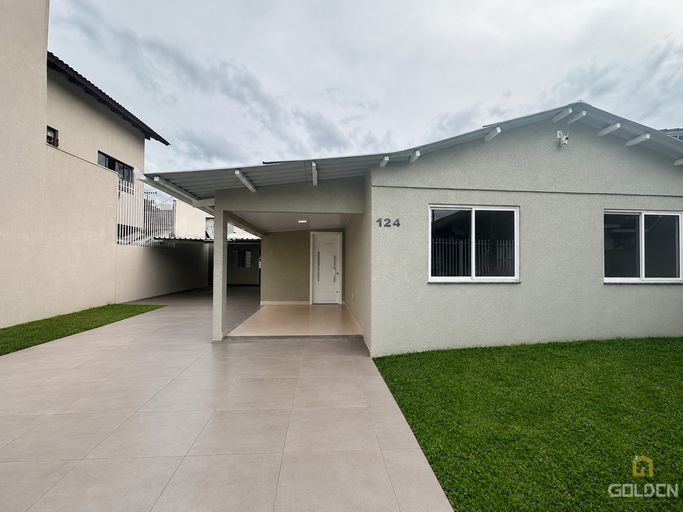 CASA LOCALIZADA NO BAIRRO CANGO - AMPLA SOBRA DE TERRENO