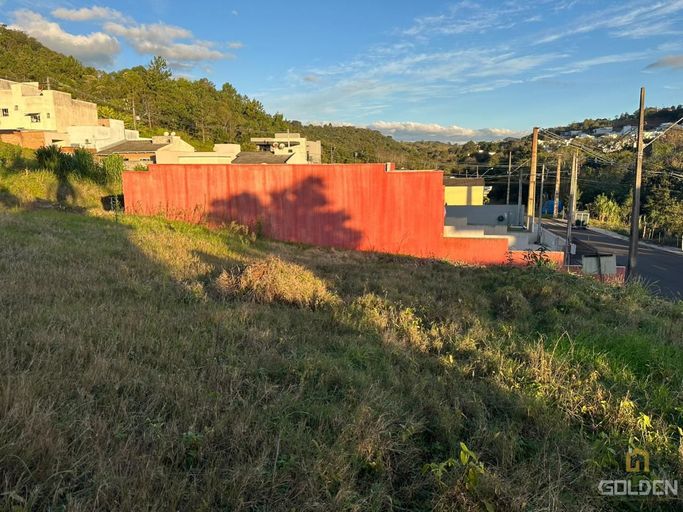 TERRENO NO LOTEAMENTO PERIN - LUGAR TRANQUILO E PERTINHO DO CENTRO