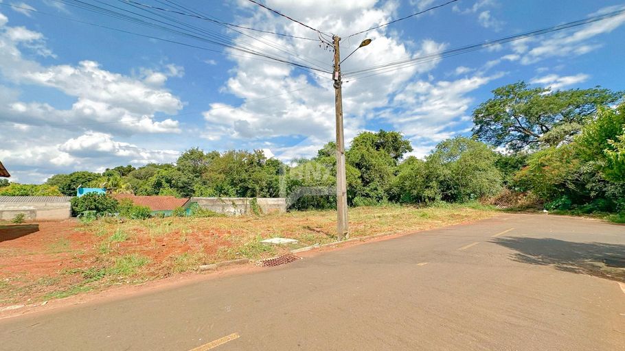 Terreno grande  no Jardim Floresta com otima localização, frente de 32m. - Terreno grande  no Jardim Floresta com otima localização, frente de 32m.