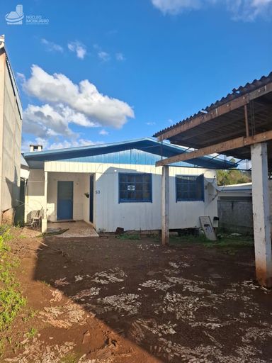 Casa e barracão com aproximadamente 90,00m²,casa com 02 quartos, sala, cozinha, banheiro e garagem .